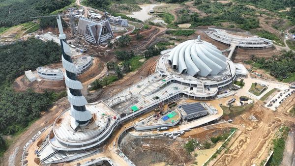 Tampak Dekat Masjid Negara IKN dengan Kubah Meliuk Seperti Sorban