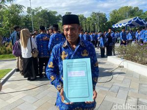 Mengabdi Sejak 1991, Penjaga Sekolah Dompu Akhirnya Jadi PPPK Paruh Waktu