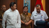 Bertemu Seskab Teddy, Kepala BMKG Siapkan Modifikasi Cuaca di Sumatera
