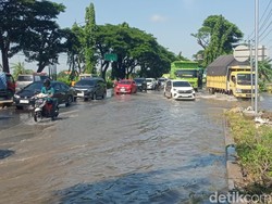 Tetap Waspada Meski Banjir di Lamongan Surut, Jalanan Masih Licin!