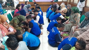 Membasuh Kaki Ibu, Menebus Rindu di Balik Tembok Lapas