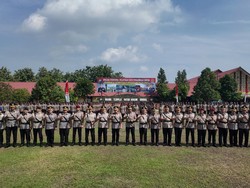 SPN Polda Jatim Lahirkan 247 Bintara, Anak Petani Jadi Lulusan Terbaik