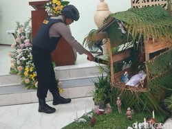 Polisi Kawal Pelaksanaan Misa Natal di Puluhan Gereja Trenggalek