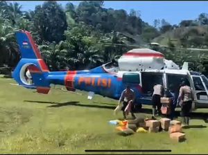 Polri Kirim Logistik Via Udara ke Palambayan, Dukung Penanggulangan Banjir Sumbar