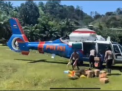 Polri Kirim Logistik Via Udara ke Palambayan, Dukung Penanggulangan Banjir Sumbar