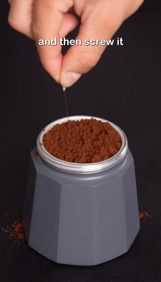 Super Simple! Begini Trik Bikin Latte Hanya dengan Moka Pot