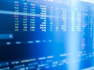 IHSG Terkoreksi ke 8.584, BJTM Lanjutkan Aksi Penyertaan Modal, dan INET Rencanakan Right Issue