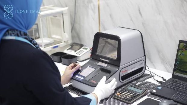 Pemeriksaan menggunakan alat canggih XRF