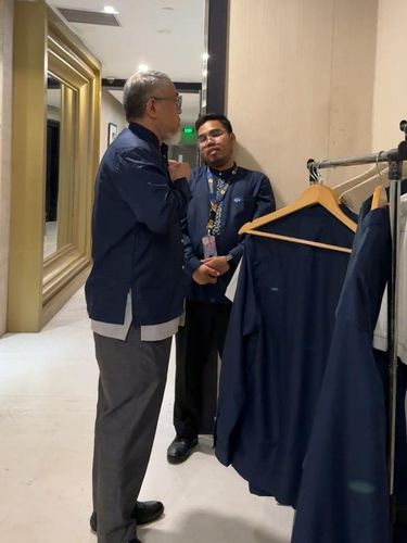 Fitting Baju. Foto Dok: Munatour, 2025