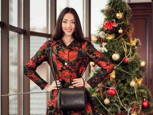 Dresscode Malam Natal Pakai Baju Warna Apa? Ini 10 Ide Outfit yang Cocok
