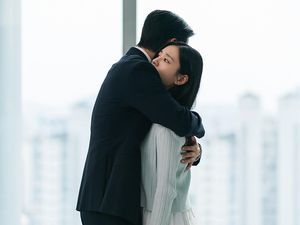Pelukan Jang Ki Yong Buat Ahn Eun Jin di Dynamite Kiss Episode 13