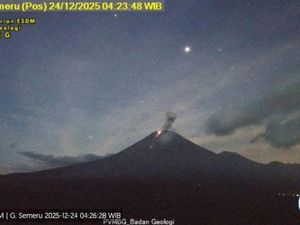Semeru Erupsi Pagi Ini, Letusan Capai 900 Meter Disertai Gemuruh