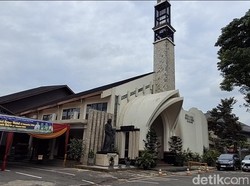 Gereja Santo Yoseph Palembang Bersiap Jelang Misa Natal
