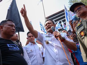 Gubernur Luthfi Tetapkan UMP Jateng 2026 Naik Jadi Rp 2.327.386