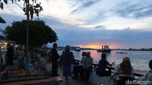 Menuju Senja di Blok M-nya Berau