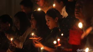 Khidmat Kebaktian Malam Natal di GPIB Immanuel Jakarta