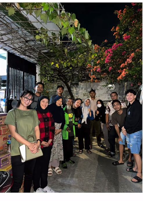 Viral! Ojol Lansia Antar Pesanan Makanan, Netizen Berujung Buka Donasi