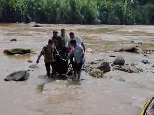 Pria Tanpa Busana Ditemukan Tewas Mengapung di Sungai Cisadane Bogor