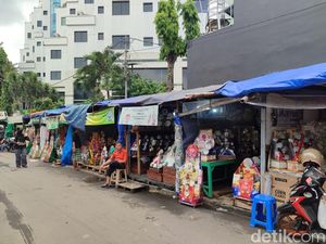 Pedagang Parsel di Cikini Teriak, Penjualan Anjlok Jelang Natal