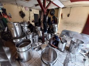 Cerita Perajin di Kampung Dandang Dupak Magersari Surabaya