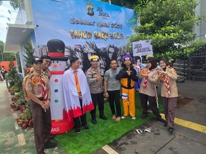Unik, Polisi Cosplay Jadi Naruto Sapa Pengunjung Kota Tua Jakbar