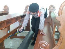 Pastikan Ibadah Natal Aman, Polresta Malang Kota Sterilisasi Gereja
