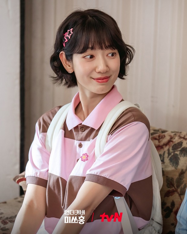 Park Shin Hye menggunakan identitas lain dengan nama Hong Jang Mi.