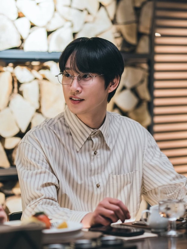 Park Sung Hoon akan masuk dalam kandidat utama pencarian jodoh Han Ji Min di drama Efficient Dating for Singles. Peran Park Sung Hoon adalah Song Tae Seob, sosok yang memiliki kestabilan karir namun memiliki sikap canggung.