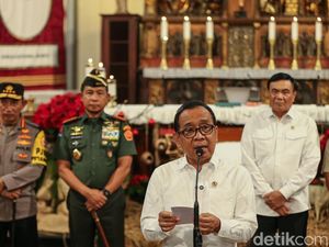 Tinjau Misa Natal di Jakarta, Menko PMK Sampaikan Pesan Prabowo ke Jemaat