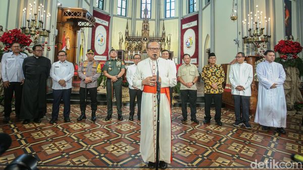 Pramono-Kapolri Tinjau Misa Malam Natal di Katedral, Pastikan Ibadah Aman