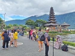 Kunjungan ke Ulun Danu Beratan Meningkat di Tengah Isu Bali Sepi Turis