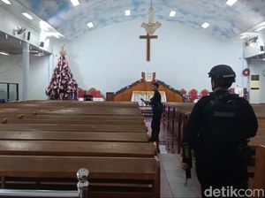 Tim Jibom Sterilisasi Gereja di Kota Serang, Pastikan Keamanan Malam Natal