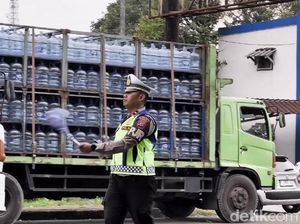 Arus Nataru, Polisi Tahan Truk Besar di Jalur Lingkar Selatan Sukabumi