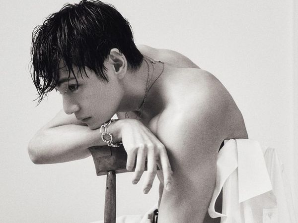 Foto: V BTS Pamer Otot di Pemotretan Terbaru, Ungkap Harapan untuk 2026