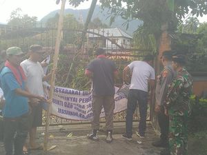 Warga Buka Kantor Desa Sudaji, tapi Ruang Kerja Kades Tetap Disegel