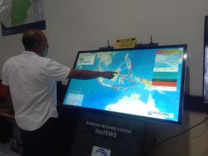 Lamongan Siaga Angin Kencang, Waspada Pohon Tumbang!