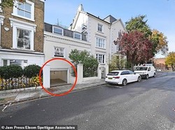 Garasi yang Cuma Muat 1 Mobil Ini Dijual Rp 6,7 M, Belum Termasuk Rumah