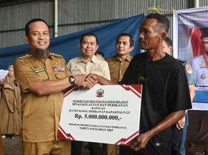 Gubernur Sulsel Beri Bantuan 20 Kapal demi Tingkatkan Produktivitas Nelayan