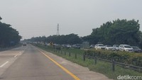 Tol Cipali Arah Timur Padat Sejak KM 188, Antrean Kendaraan Capai 8 Km