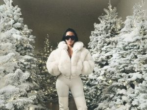 Potret Rumah Kim Kardashian yang Dihiasi 100 Pohon Natal, Tuai Kontrovers