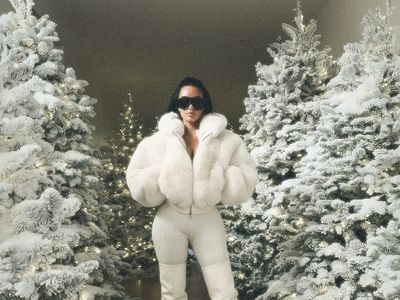 Potret Rumah Kim Kardashian yang Dihiasi 100 Pohon Natal, Tuai Kontrovers
