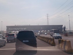 Libur Natal, Gerbang Tol Kejapanan Padat Kendaraan ke Arah Malang