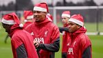Gaya Bintang Sepakbola Dunia Rayakan Natal, Ada yang Jadi Santa