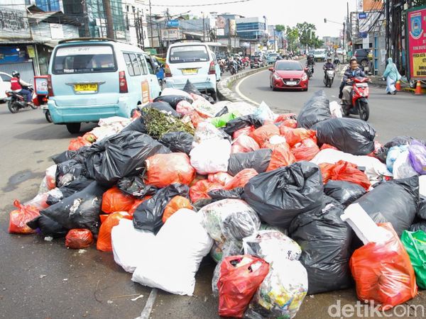 Masalah Sampah Tak Kunjung Usai, Ciputat Kembali Dipenuhi Sampah