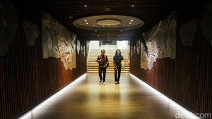 Melihat Terowongan Silaturahmi yang Dibuka Saat Perayaan Natal 2025