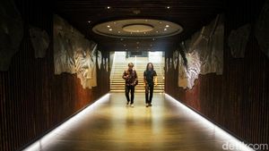 Melihat Terowongan Silaturahmi yang Dibuka Saat Perayaan Natal 2025