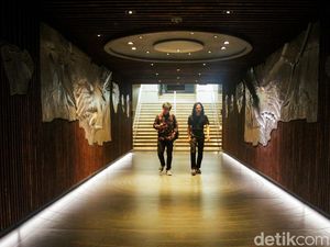 Melihat Terowongan Silaturahmi yang Dibuka Saat Perayaan Natal 2025