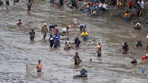 Tradisi  Asatan Tangkap Ikan di Bendungan Sampean Baru Bondowoso