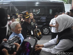 Cerita Jemaat 83 Tahun Tunggu Momen Salaman dengan Gubernur Khofifah