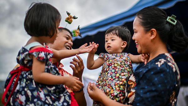 Natal di Tengah Bencana, Ibadah Digelar Sederhana di Tenda Pengungsian Hutanabolon